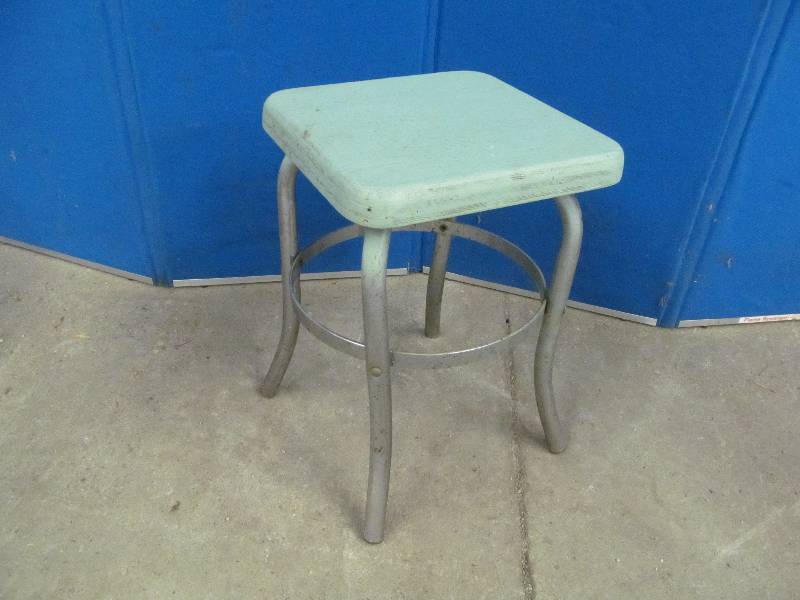 lot 105 image: Stool
