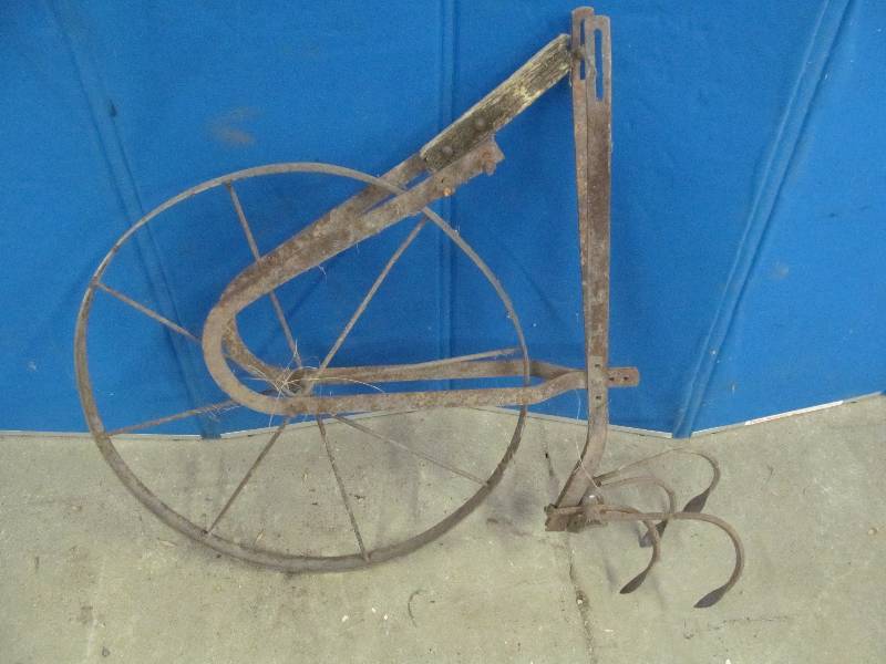 lot 139 image: Vintage Cultivator