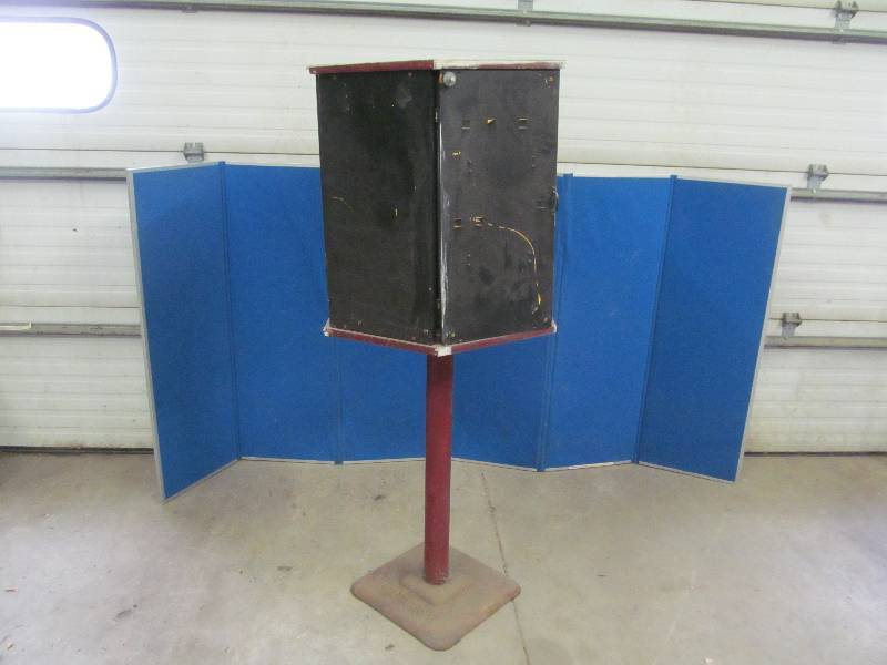 lot 140 image: Display StandCabinet