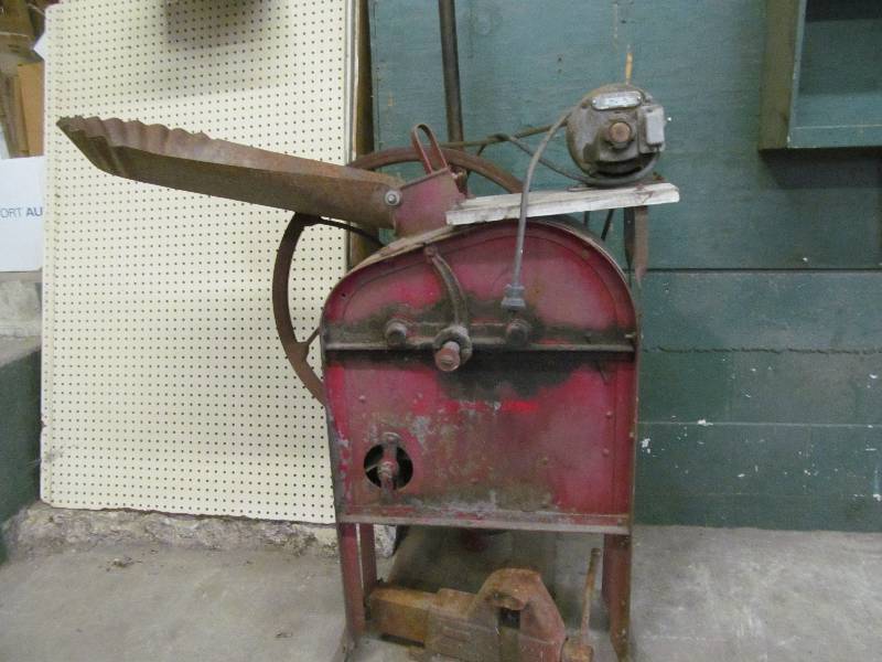 lot 143 image: Corn Sheller
