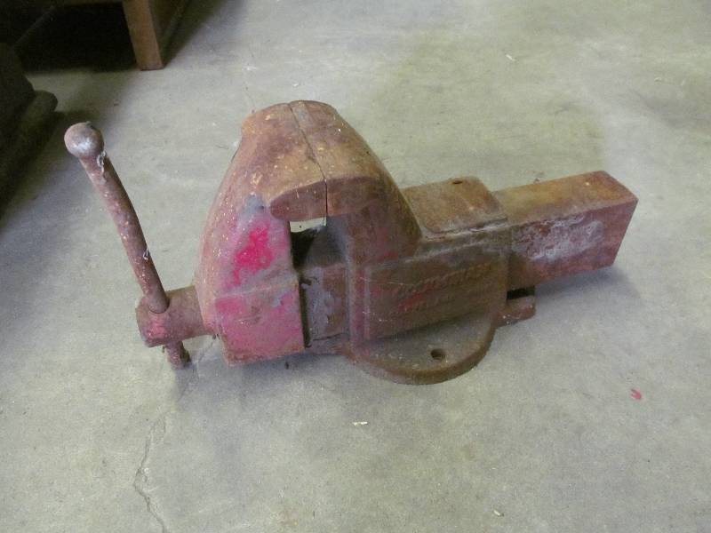lot 144 image: Vise