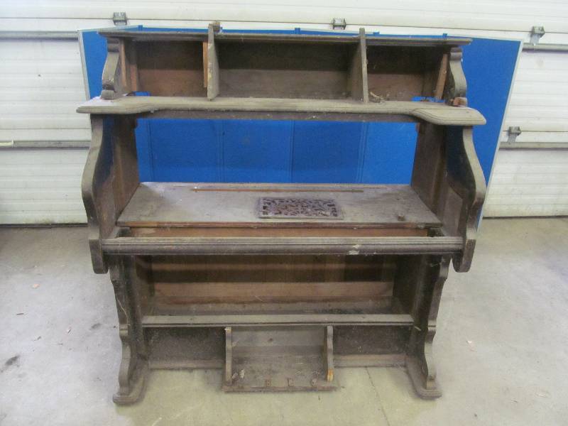 lot 145 image: Vintage Organ