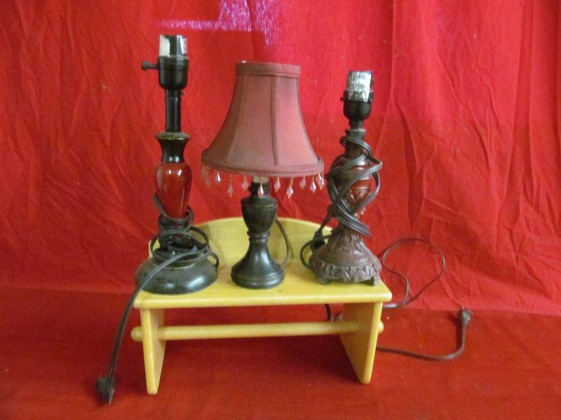 lot 149 image: paper towel holder, lamps