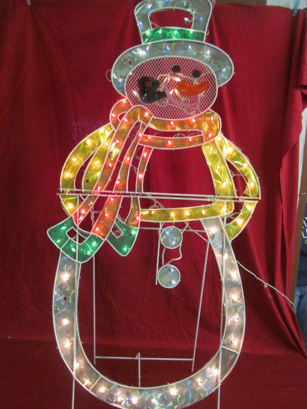 lot 152 image: christmas lawn ornament