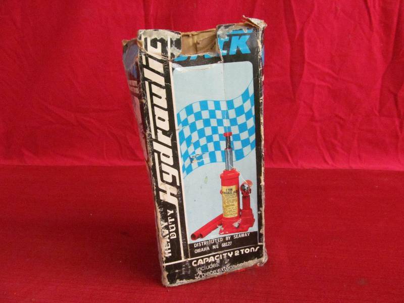 lot 168 image: Hydraulic jack