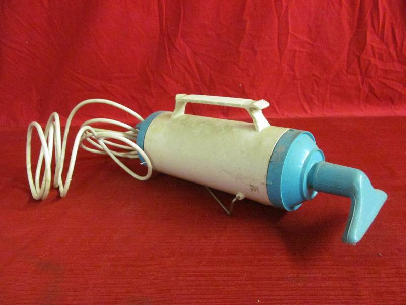lot 170 image: vinatge hand vac