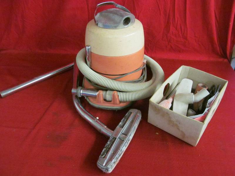 lot 171 image: vintage G E vac