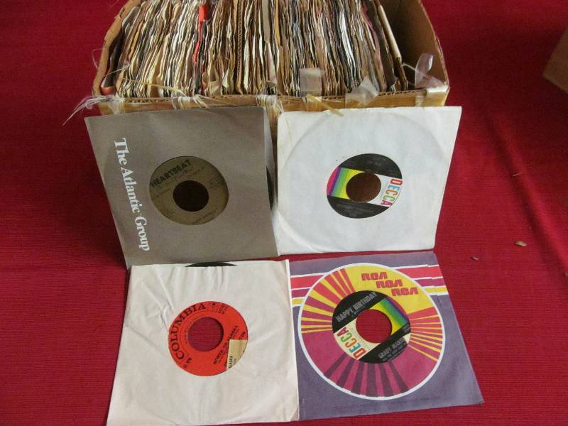lot 180 image: vinatge 45s juke box records
