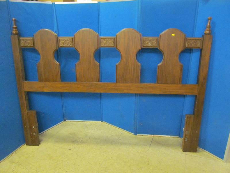 lot 182 image: vintage head board