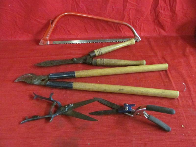 lot 190 image: yard tools