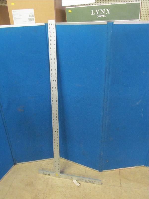 lot 191 image: Johnson level drywall square