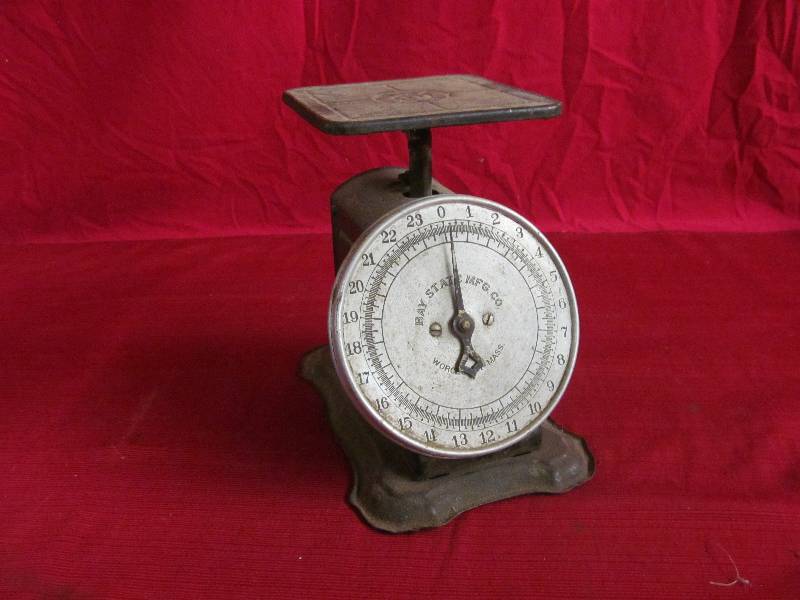 lot 208 image: vintage scale