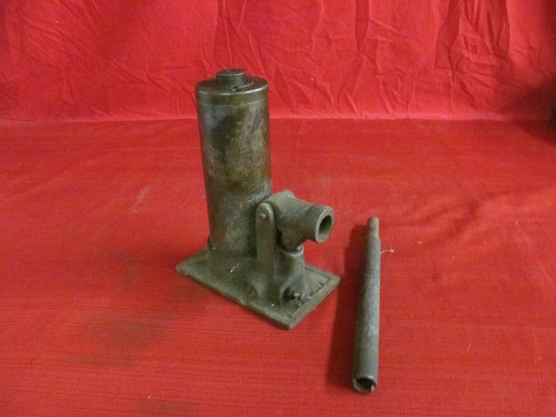 lot 210 image: Hydraulic jack