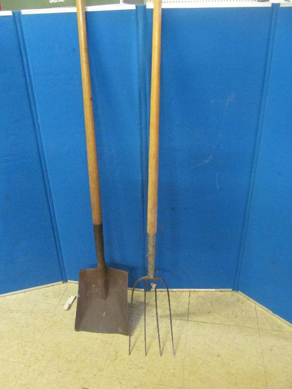 lot 214 image: fork, spade