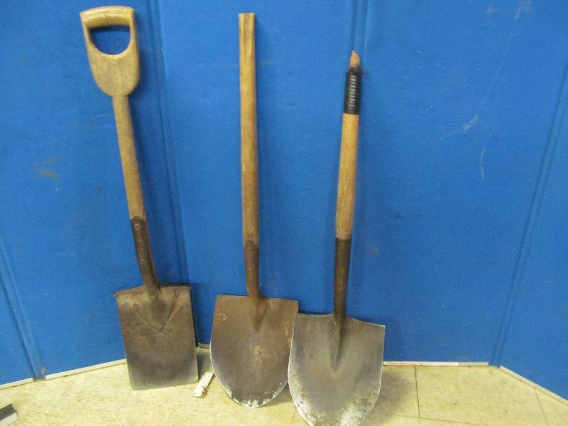 lot 216 image: spades