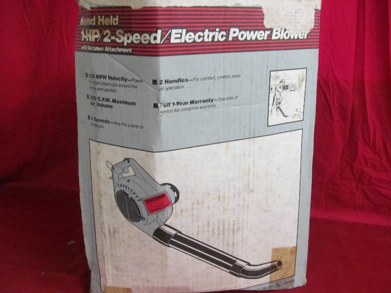 lot 252 image: Sears Craftsman blower