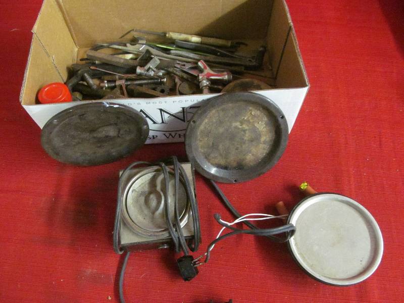 lot 270 image: Vintage ScaleHot Plates