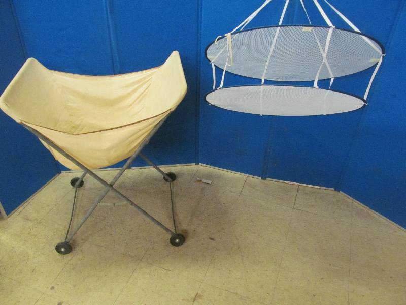 lot 289 image: Hamper CartDrying Rack