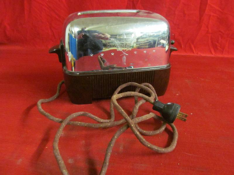 lot 296 image: Vintage Toaster