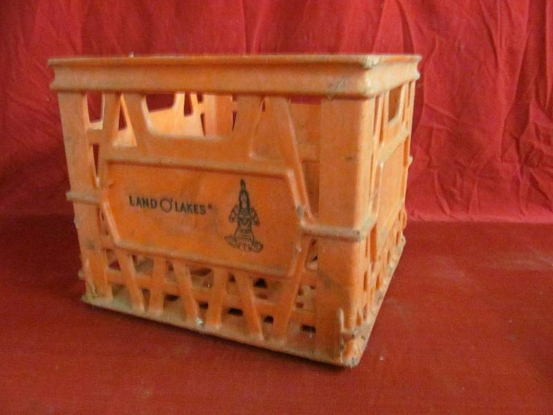 lot 301 image: Milk Crate