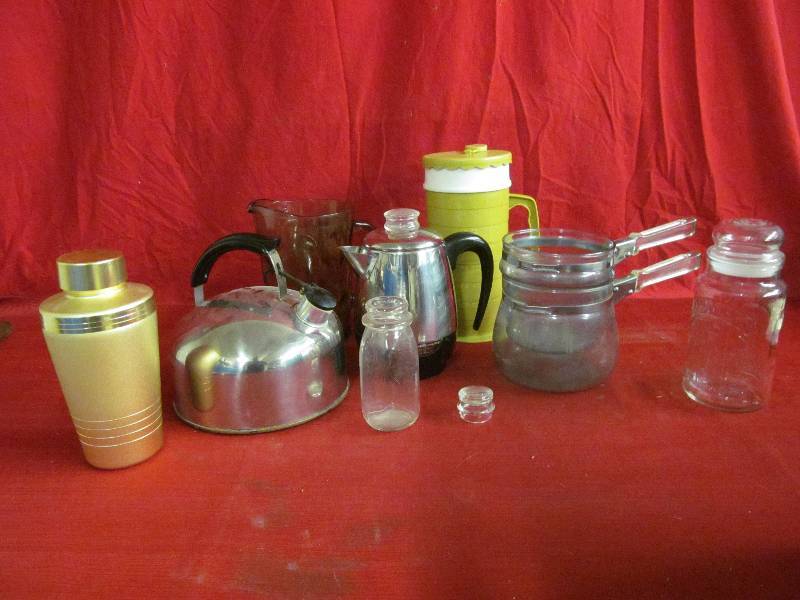 lot 304 image: Kitchen Ware
