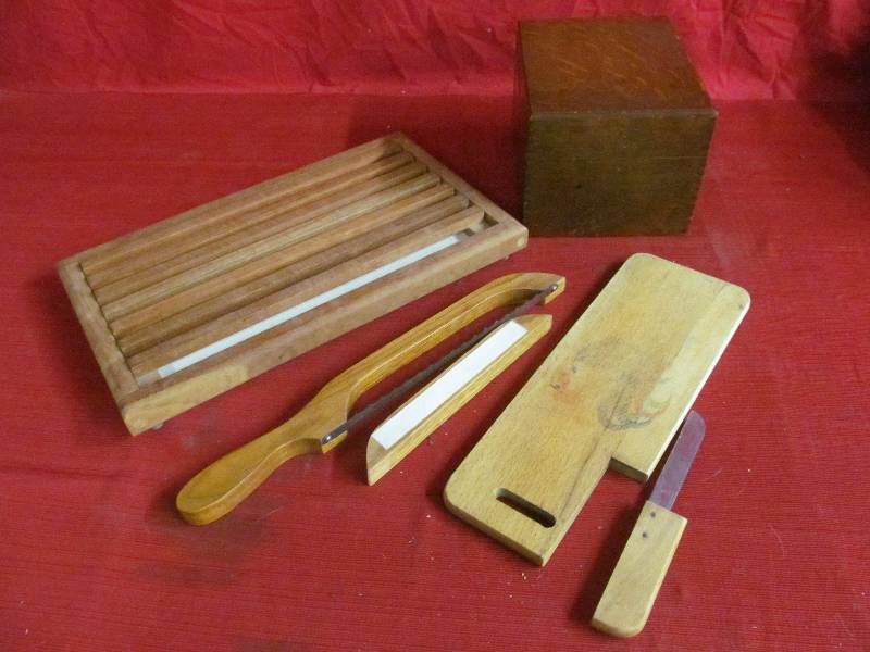 lot 309 image: Recipe BoxCutting Boards