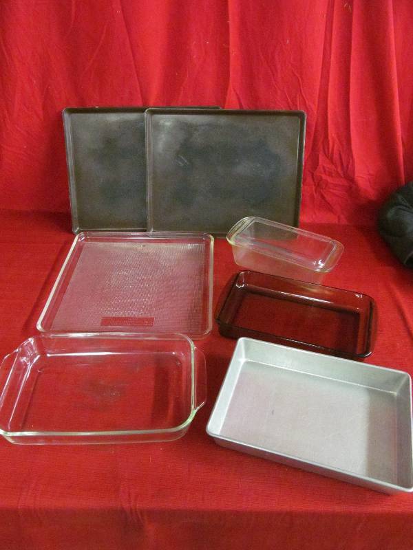 lot 310 image: Pyrex Dishes