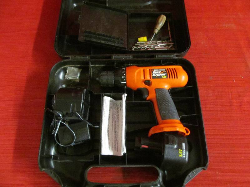 lot 325 image: Black & Decker Drill