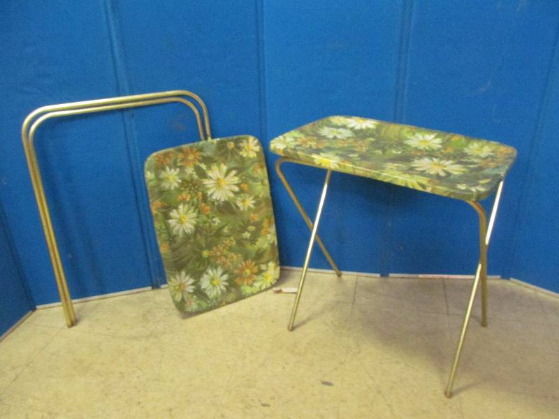 lot 338 image: TV Trays