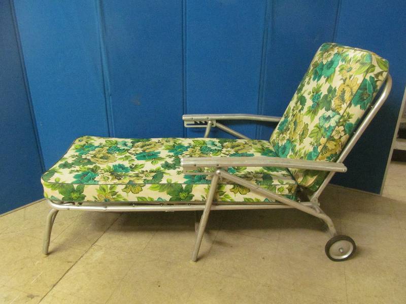 lot 350 image: Lawn Chairs