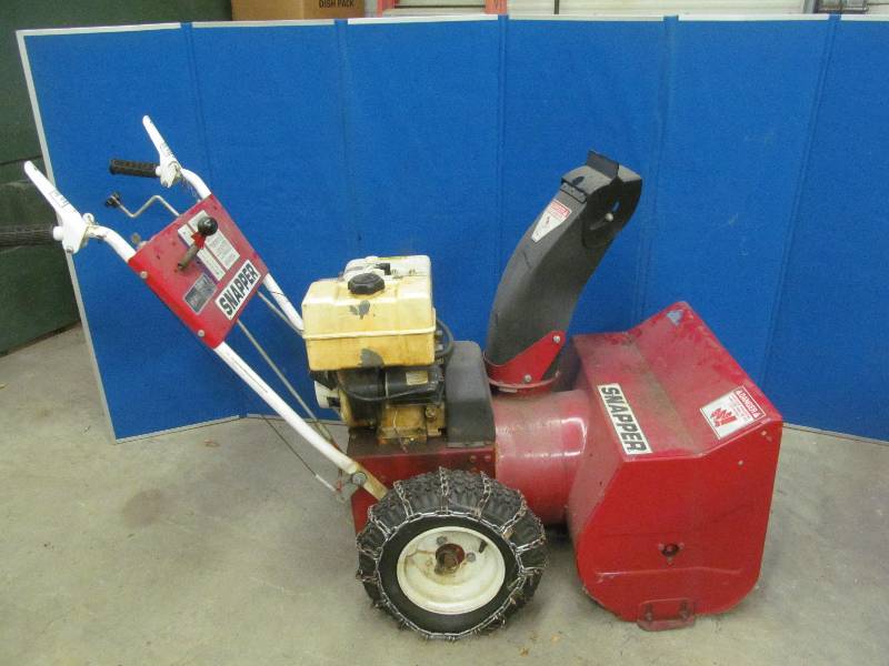 lot 352 image: Snow Thrower