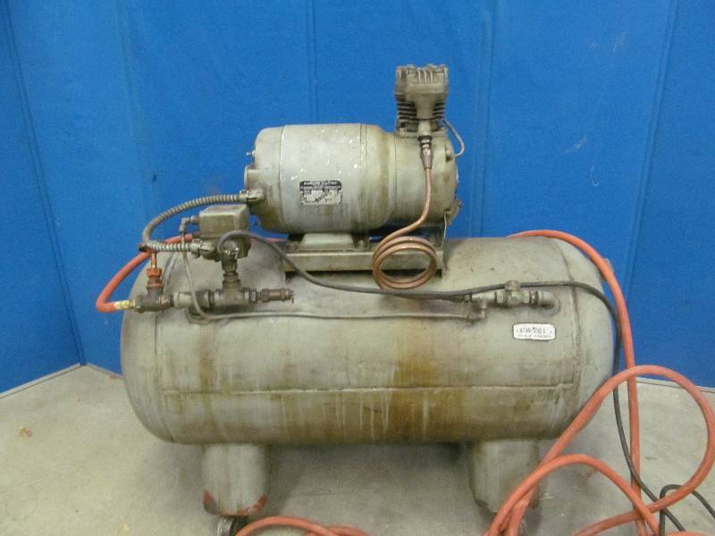 lot 353 image: Air Compressor