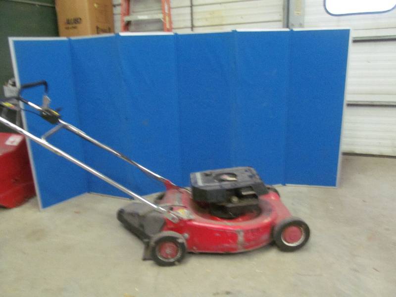 lot 356 image: Lawn Mower