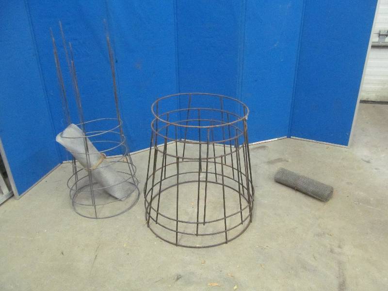 lot 367 image: Garden Cages