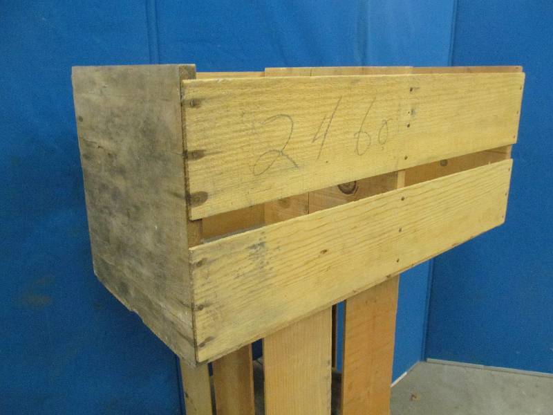 lot 373 image: Fruit Crate