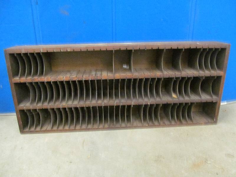 lot 377 image: Vintage Organizer