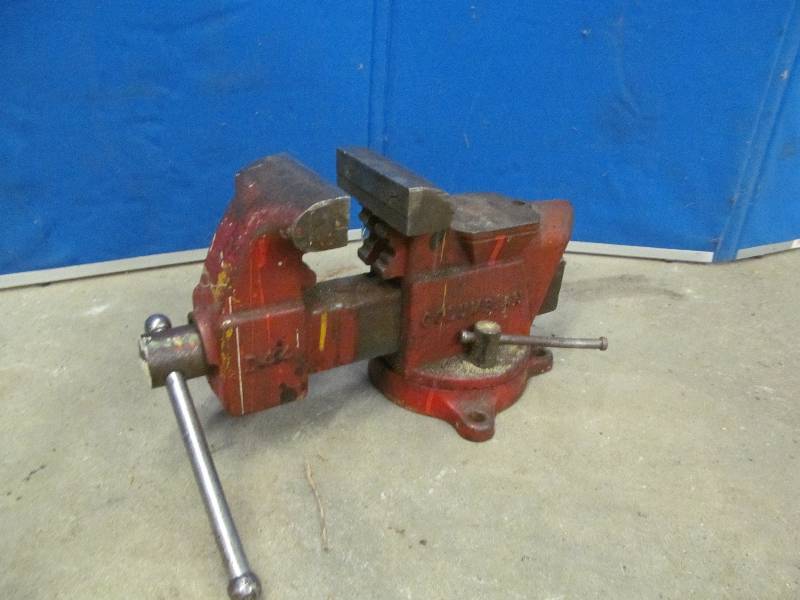 lot 379 image: Bench Vise