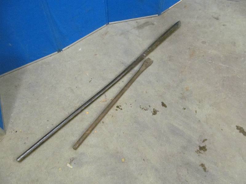 lot 381 image: Pry Bars