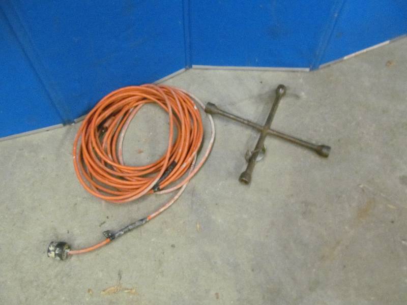 lot 382 image: Tire IronElectrical Cord