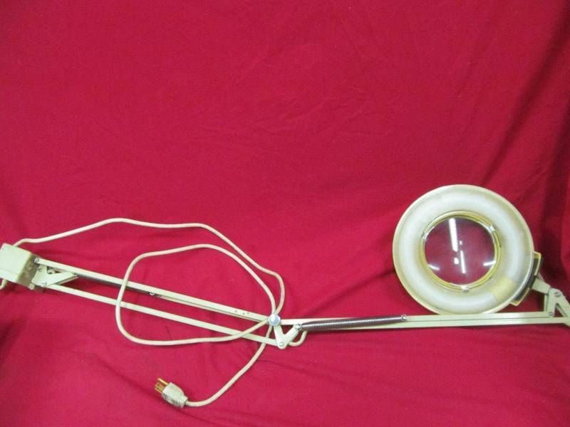 lot 388 image: Magnifying Light