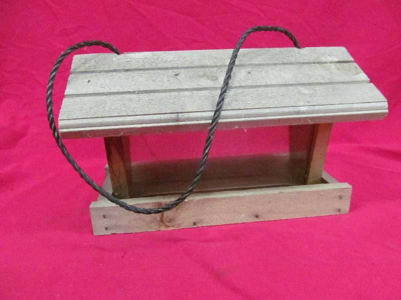 lot 390 image: Bird Feeder