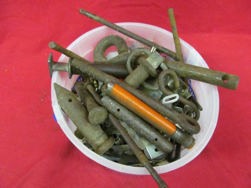 lot 393 image: Hardware