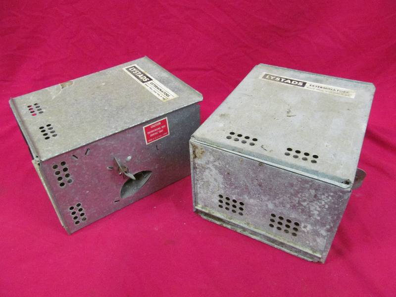 lot 395 image: Exterminator Traps