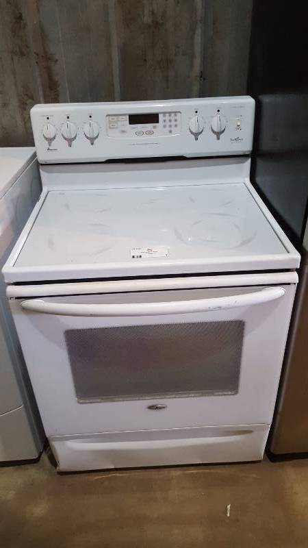 lot 7 image: Amana Stove