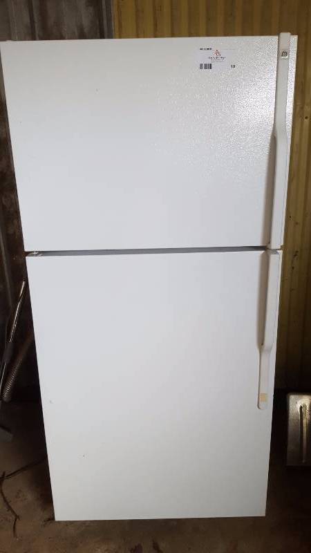 lot 19 image: GE  Refrigerator