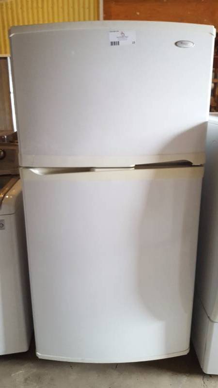 lot 25 image: Whirlpool Refrigerator
