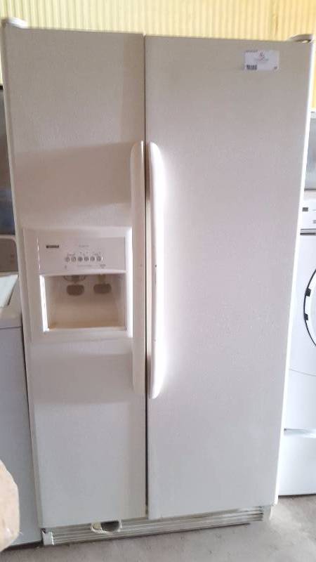 lot 30 image: Kenmore Refrigerator