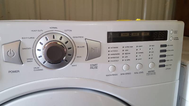 lot 33 image: Daewoo Washer