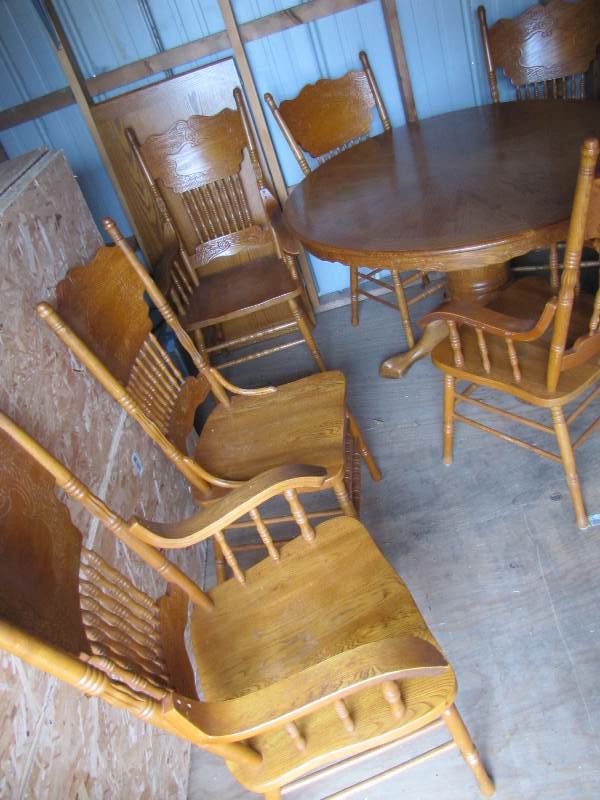 Oak Table w 6 Chairs