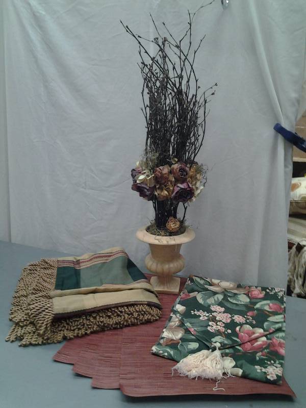 lot 11 image: Plaid Table Cloth With Fringe 48x48, 5 Ft. Table Runner, 4-Place Mats, Urn Centerpiece